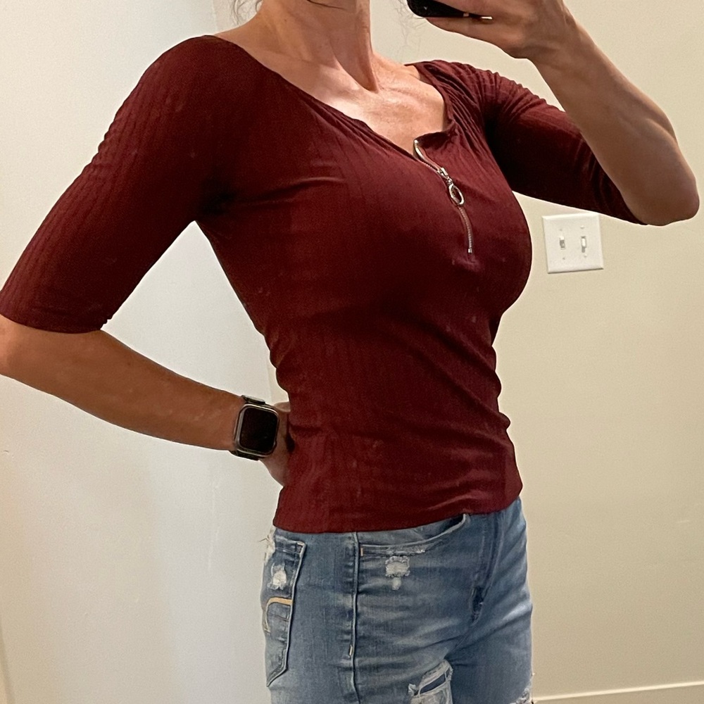 Women’s Rue 21 Wine-Colored Ribbed Zip Up Blouse Size Medium